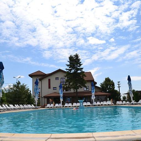 Hotel Doi Taurasi Afumati Экстерьер фото