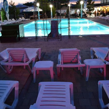 Hotel Doi Taurasi Afumati Экстерьер фото