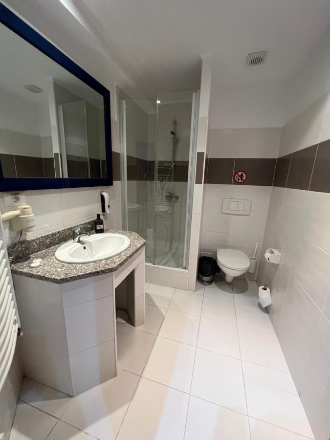 Hotel Doi Taurasi Afumati Экстерьер фото