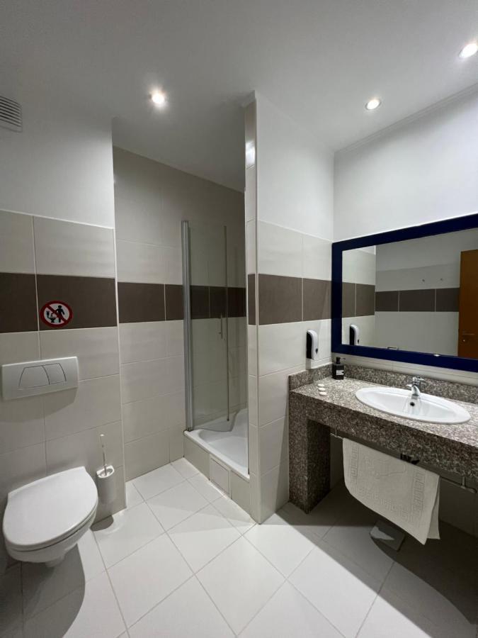 Hotel Doi Taurasi Afumati Экстерьер фото