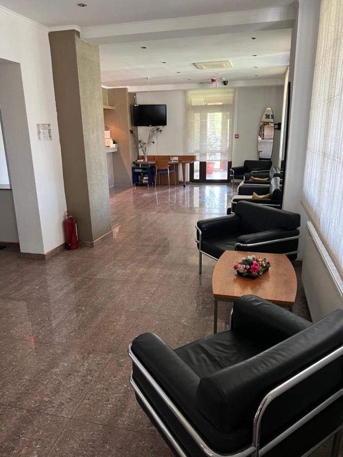 Hotel Doi Taurasi Afumati Экстерьер фото