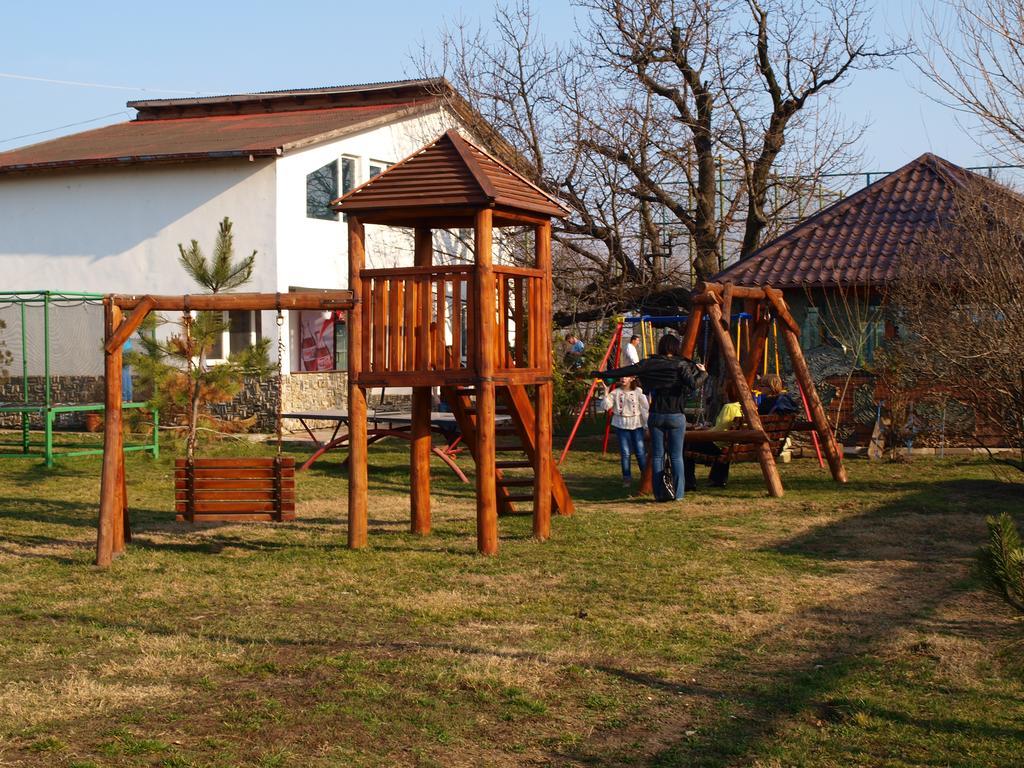 Hotel Doi Taurasi Afumati Экстерьер фото