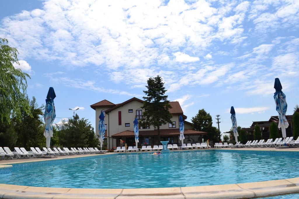 Hotel Doi Taurasi Afumati Экстерьер фото