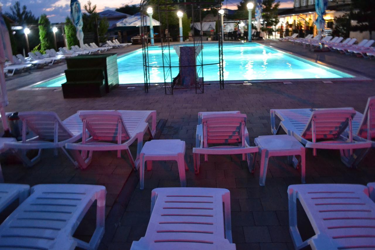 Hotel Doi Taurasi Afumati Экстерьер фото