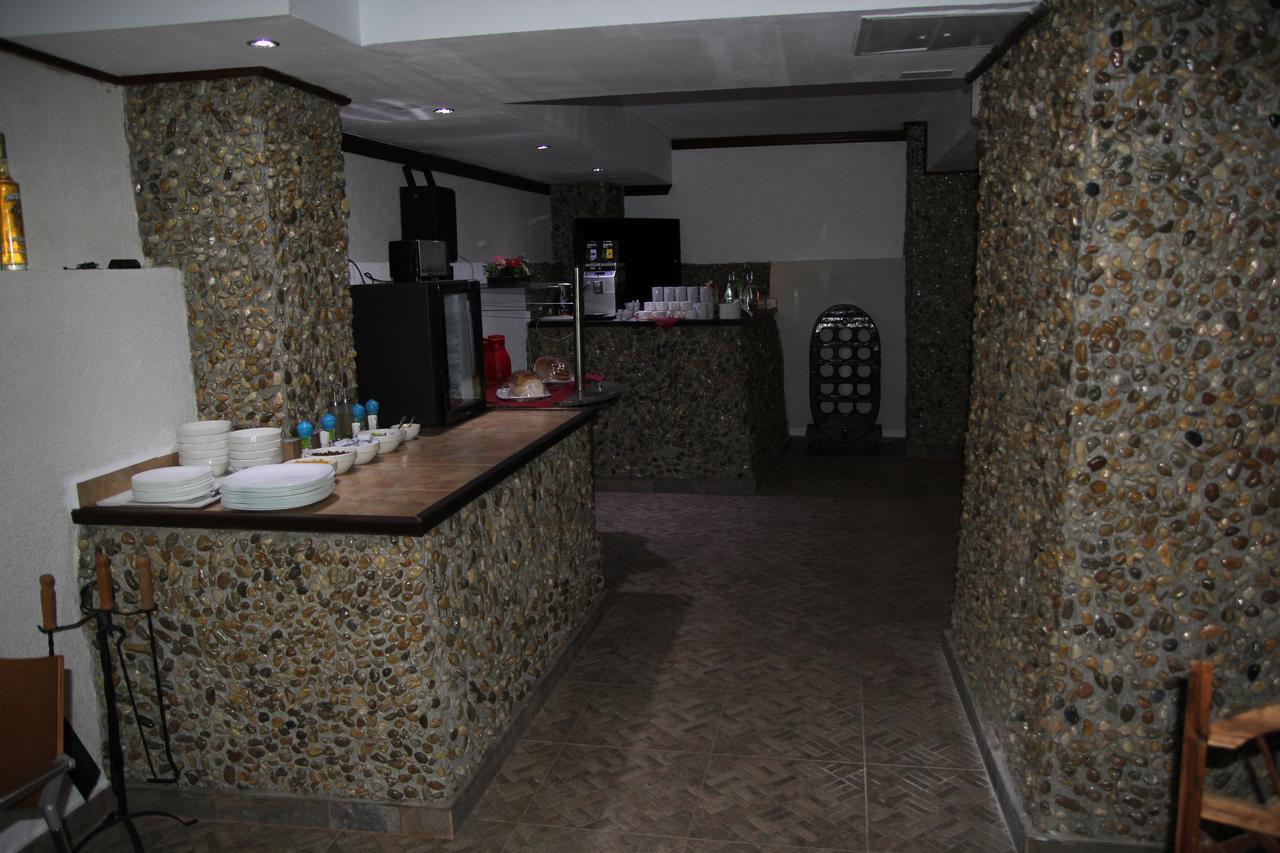 Hotel Doi Taurasi Afumati Экстерьер фото