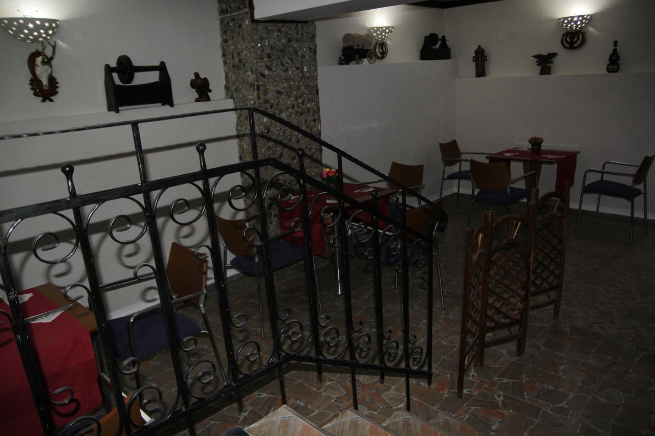 Hotel Doi Taurasi Afumati Экстерьер фото