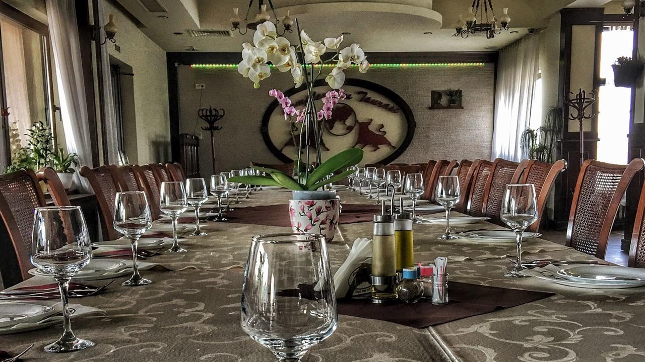Hotel Doi Taurasi Afumati Экстерьер фото